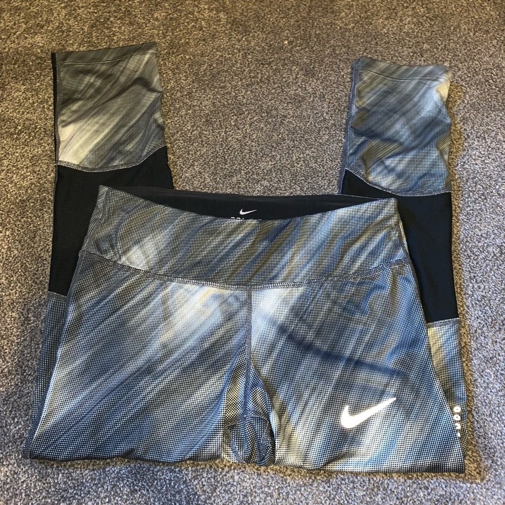 Nike capri leggings w black mesh details